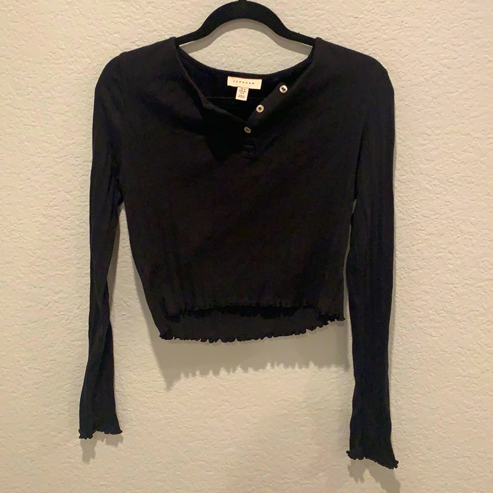 Cropped black long sleeve tee